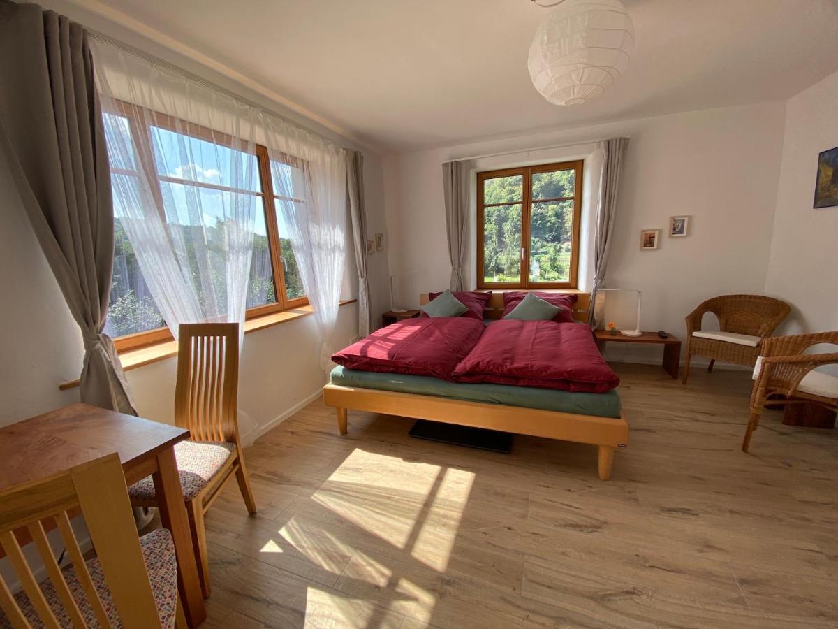 Kleine-Radoase, Ruhiges Oekologisch Renoviertes Doppelzimmer Weilburg Exterior foto